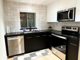 New Fully Renovated 2BR House near DTLV - 6