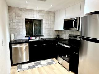 New Fully Renovated 2BR House near DTLV - 5