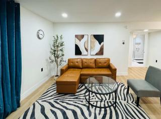 Renovated 1BR Ground Floor Pool Gym Jacuzzi 680sqft - 3