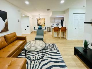 Renovated 1BR Ground Floor Pool Gym Jacuzzi 680sqft - 4
