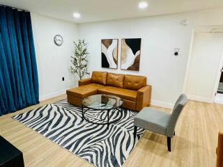 Renovated 1BR Ground Floor Pool Gym Jacuzzi 680sqft - 2