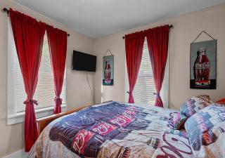 Coca Cola Cottage - Stay & Play Near Purina Farms - Dog Friendly - 2