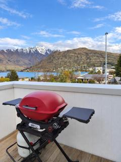 Spacious 3 BDRM, Panoramic Views and 2 Carparks! - 4