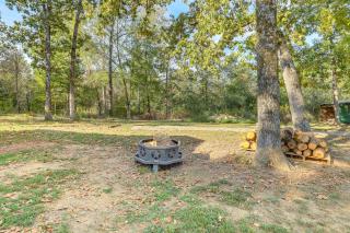 Hunt, Fish & Stargaze: Doniphan Cabin on 25 Acres - 8