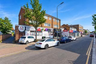 Luxury SE London 4-Bed Apt - Private Balcony & Parking, Workspace & Near Train Station - 2