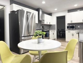 Modern 4BR Retreat with Pool Game Room & Prime Lo - 3