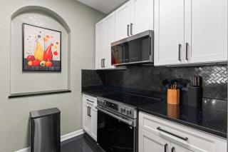 Newly Renovated Luxury 2 Bedroom Vista Cay Getaway minutes from Universal - 6