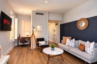Roomy 2BR Hotel Suite Sleeps 5 in Central Gaslamp - 9