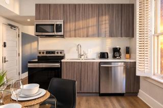 Roomy 2BR Hotel Suite Sleeps 5 in Central Gaslamp - 6