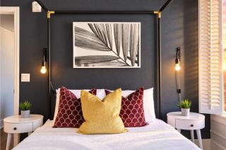 Roomy 2BR Hotel Suite Sleeps 5 in Central Gaslamp - 1
