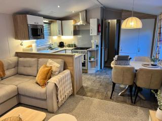 Woodland Escape with Hot Tub - Aberdeunant Hall Caravan Park - 3