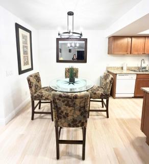 Central 1BR Condo Near Strip Pool Gym Balcony - 5