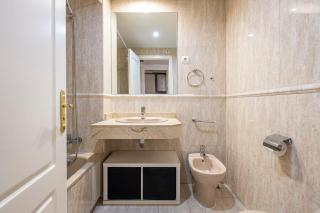 Centrally Located Apartment with Pool near IFEMA - Madrid - 4