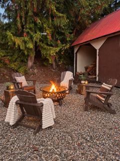 Boutique Tiny Home Retreat - Private Hot Tub, Fire Pit & Gazebo - Sicamous - 6