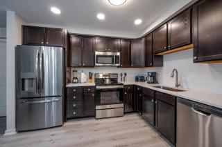 Cozy 2BR condo Comfort and Prime Location - 8