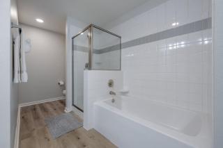 Cozy 2BR condo Comfort and Prime Location - 3