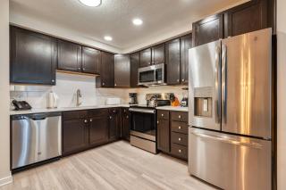 Spacious 3BR Near Parks and Convention Center - 2