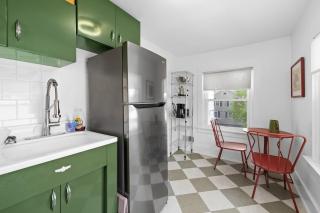 Charming 2BR Near Downtown Fort Wayne with Free Parking - 4