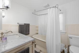Charming 2BR Near Downtown Fort Wayne with Free Parking - 2