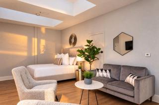 Explore Gaslamp in this Trendy 2BR Sleeps 5 - 2