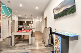 Level Up Houston Mario-Themed 2BR Pool Table - 3