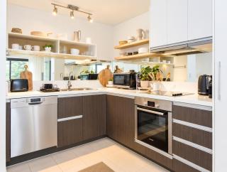 Walk to Beach Stylish 2BR Free Parking - 8