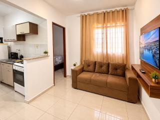 APT6 Completo em Bairro Central Tranquilo com ArCondicionado SmartTV e Garagem - 0