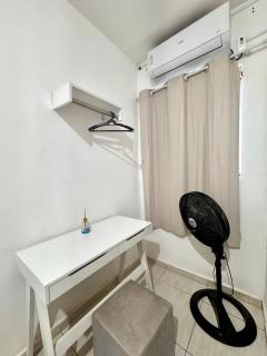 APT6 Completo em Bairro Central Tranquilo com ArCondicionado SmartTV e Garagem - 3