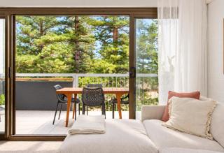 Walk to Beach Stylish 2BR Free Parking - 7