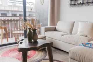 Deluxe corner Apt 2 Bdr with Partial Ocean View - 9