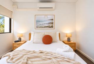 Walk to Beach Stylish 2BR Free Parking - 5