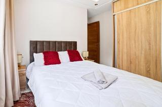 Elegant 2-Bedroom Apartment with AC, Fast WiFi & Free Parking - 4