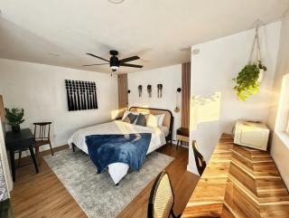 *Golden Getaway* 5 Beds / 8 Minutes to Downtown - 1
