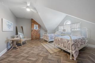 Presidential Suite Sandusky Waterfront Area - 6