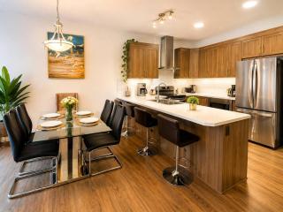 SpaciousCalgaryHome l 4 Bedrooms l Sleeps 8 plus - 9