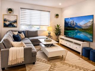 SpaciousCalgaryHome l 4 Bedrooms l Sleeps 8 plus - 7