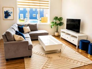 SpaciousCalgaryHome l 4 Bedrooms l Sleeps 8 plus - 3