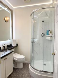 Private 2BR, 1BA with shared Kitchen in a House, Free Parking, 15 Min YVR - 5