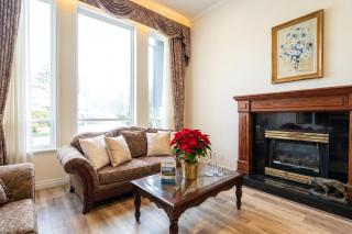 Private 2BR, 1BA with shared Kitchen in a House, Free Parking, 15 Min YVR - 3
