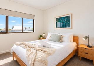 Walk to Beach Stylish 2BR Free Parking - 3