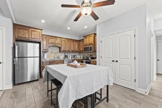 Gather & Stay • Two Homes • Sleeps 20 • KCI & Weston - 3