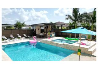 Luxury 4BR Homestead Escape Private Pool & Spa - 0