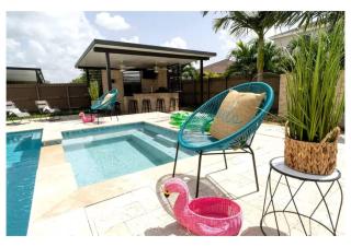 Luxury 4BR Homestead Escape Private Pool & Spa - 7