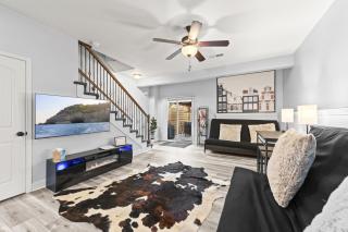 Gather & Stay • Two Homes • Sleeps 20 • KCI & Weston - 5