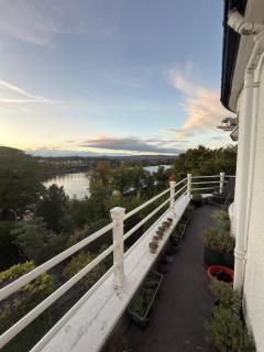 The Lighthouse - 3BD, sleeps 7, Free parking - 1