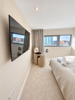 The Altolusso - Luxury 1bd, sleeps 4, free parking, holiday and contractors - 8