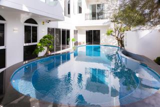 Beaumont Pool Villa with Rooftop and Billiards - 1