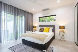 Botanical Gardens Spa Villa - Edge Hill Cairns sleeps 9 Pet Friendly - Edge Hill - 6