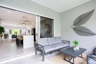 Botanical Gardens Spa Villa - Edge Hill Cairns sleeps 9 Pet Friendly - Edge Hill - 4