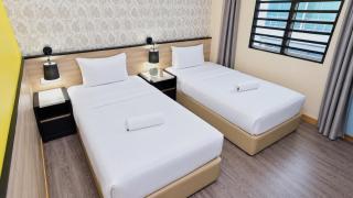 Swing & Pillows - Golden Roof Hotel Seri Iskandar, Ipoh - 8